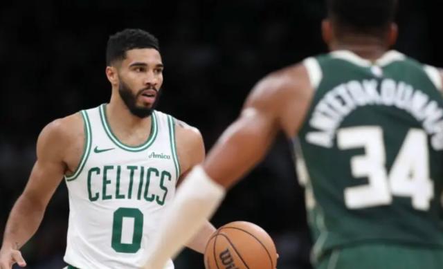 开云应用-硬抗字母哥垫脚大招！塔图姆杀不死 赛后怒喷裁判