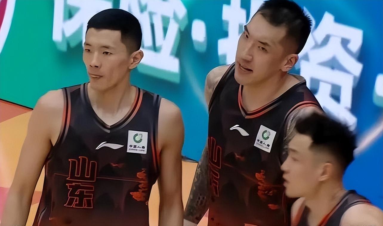 开云科技-28分惨败!山东男篮0比2遭淘汰,双外援挂零,全队无斗志潦草收官