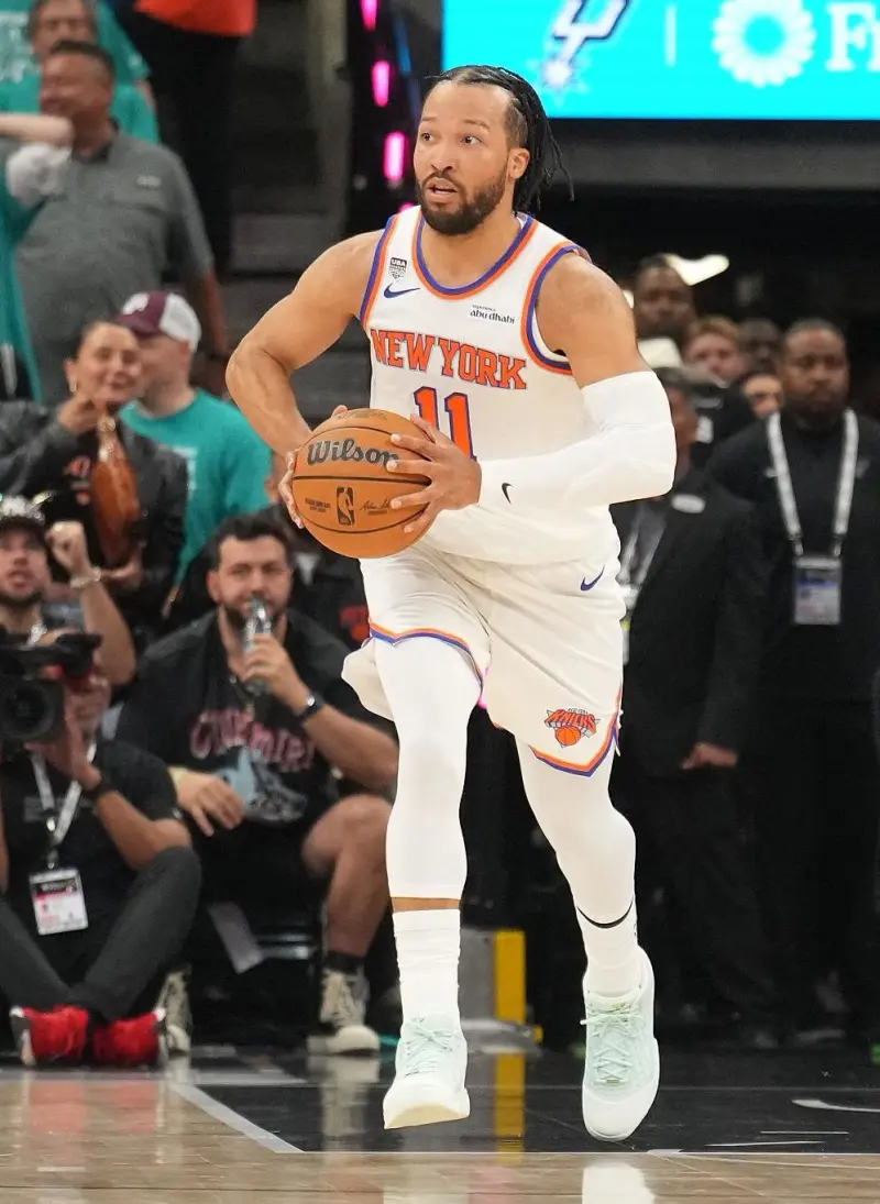 开云应用-布伦森换穿Kobe3Low&Kobe6,砍下30分3篮板2助攻